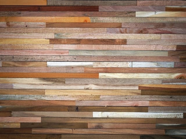 Fototapeta z różnokolorowymi drewnianymi deskami w poziomym układzie