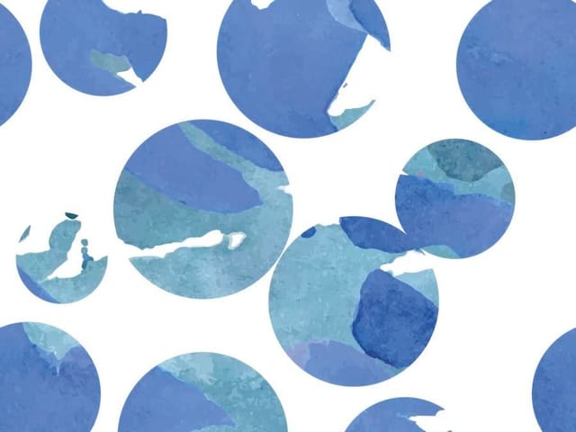 Fototapeta z niebieskimi okręgami na białym tle, różne wzory i rozmiary