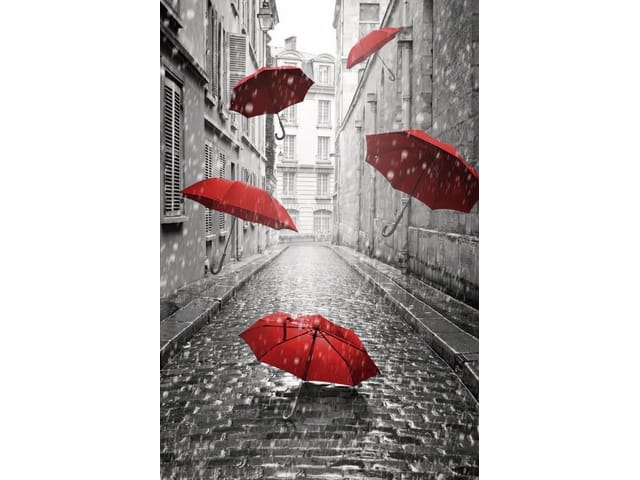 Fototapeta Czerwone parasole na brukowanej uliczce