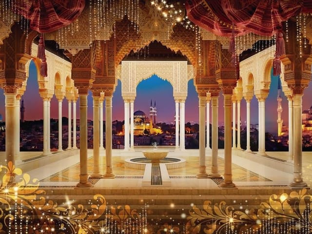 Fototapeta z widokiem na miasto przez bogato zdobioną arkadę z kolumnami.