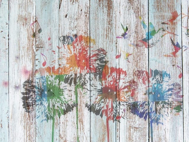 Fototapeta z kolorowymi kwiatami na drewnianych deskach, rustykalny styl
