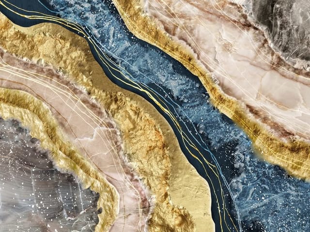 Fototapeta z abstrakcyjnymi formami, złotymi i niebieskimi pasami na tle marmuru