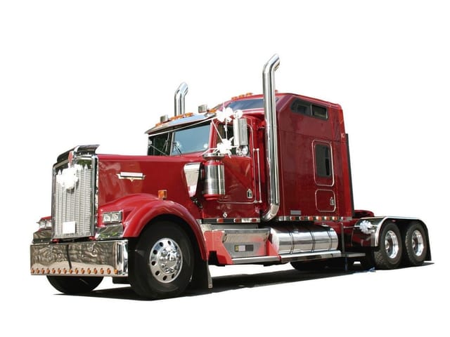 Fototapeta Czerwona ciężarówka na białym tle (kod: 2351) Fototapeta Czerwona ciężarówka na białym tle