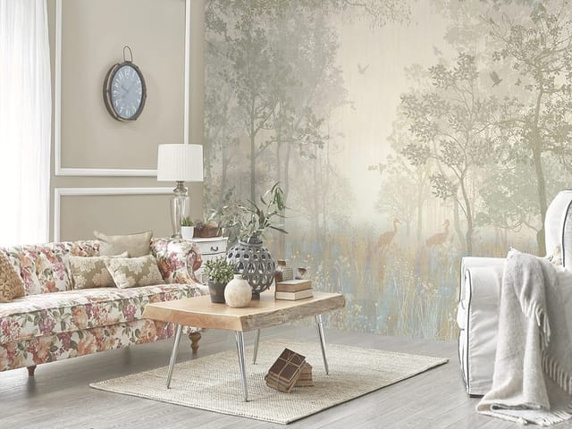 Fototapeta z drzewami w lesie, mgła, liście, trawy i rośliny.