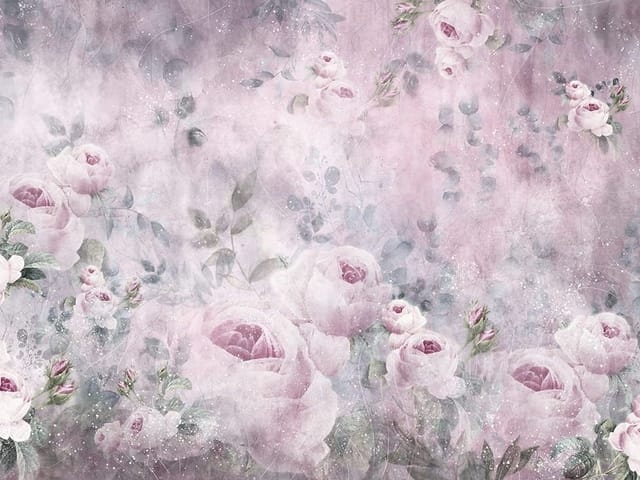 Fototapeta z dużymi różowymi kwiatami i zielonymi liśćmi na rozmytym tle