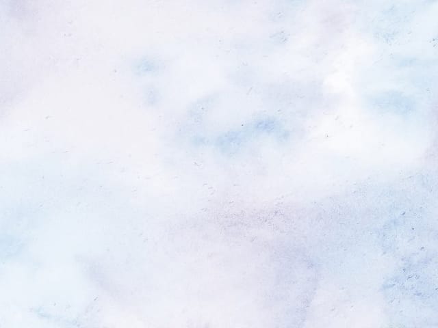 Fototapeta z abstrakcyjnym niebem i delikatnymi chmurami w odcieniach niebieskiego