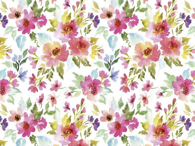 Fototapeta z dużymi różowymi kwiatami, zielonymi liśćmi i żółtymi akcentami na białym tle