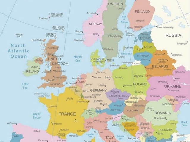Fototapeta Mapa polityczna Europy na ścianę (mpn: 2442) Fototapeta z mapą polityczną Europy – kontury krajów, miasta, morza