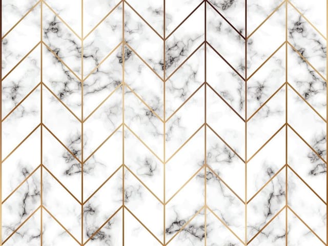 Fototapeta z geometrycznym wzorem jodełki i złotymi liniami na marmurze