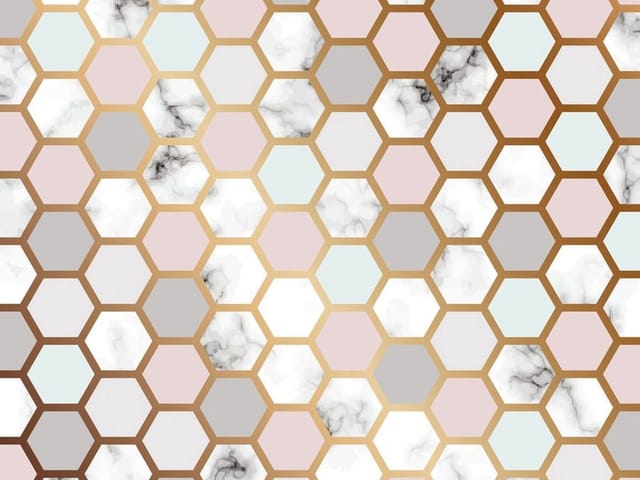 Fototapeta z heksagonalnymi kafelkami w pastelowych kolorach i złotymi obramowaniami