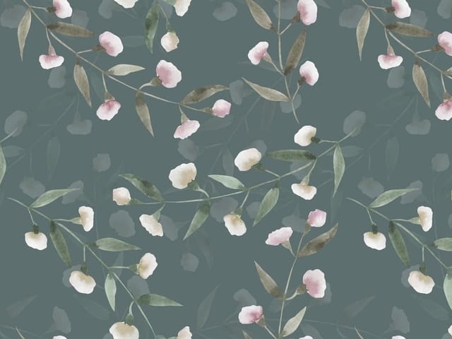 Fototapeta z kwiatowym wzorem, gałązkami i liśćmi na ciemnym tle