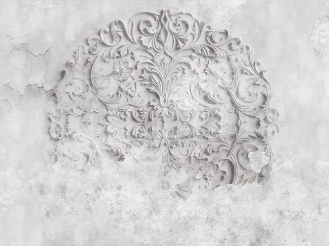 Fototapeta z ornamentami roślinnymi na tle popękanego tynku w szarych odcieniach