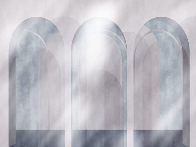 Fototapeta z trzema łukowymi oknami i delikatnymi cieniami na jasnym tle