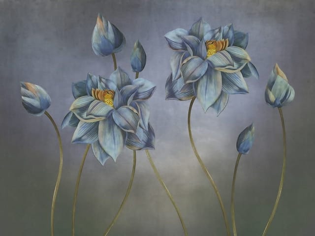 Fototapeta Niebieskie kwiaty lotosu na łodygach (kod: 25706) Fototapeta z dużymi niebieskimi kwiatami lotosu na smukłych łodygach