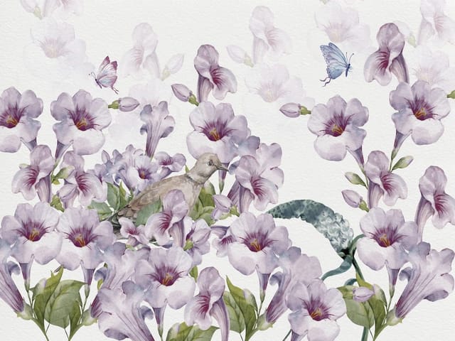 Fototapeta z dużymi fioletowymi kwiatami i zielonymi liśćmi na jasnym tle