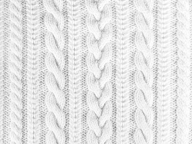 Fototapeta z białym wzorem warkoczowym na tkaninie, symetryczne linie i tekstura dzianiny