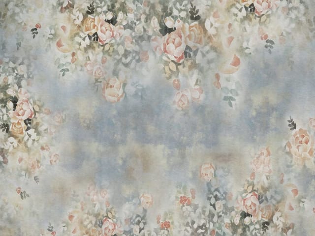 Fototapeta Pastelowe róże i zielone liście (kod: 25885) Fototapeta z pastelowymi różami i delikatnymi zielonymi liśćmi