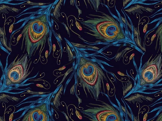 Fototapeta Paw w Złotych Ornamentach (kod: 26019) Fototapeta z piórami pawia na ciemnym tle z zielonymi i złotymi detalami