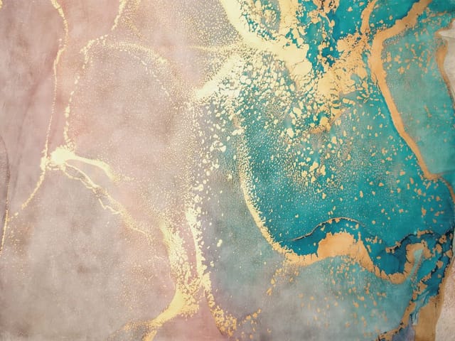 Fototapeta z abstrakcyjnym wzorem, duże turkusowe plamy i złote akcenty