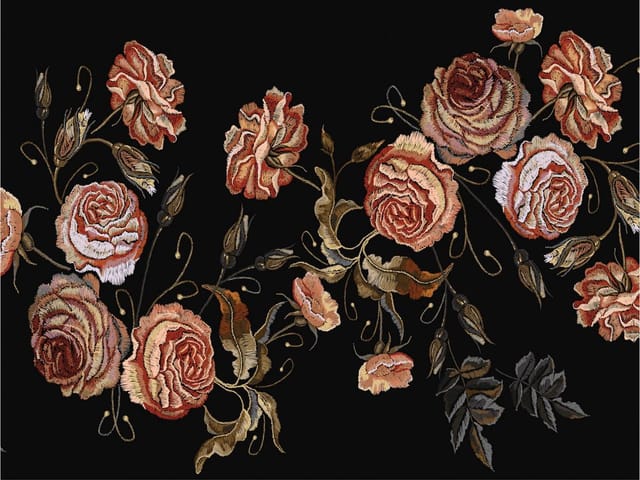 Fototapeta z haftowanymi różami na czarnym tle, elegancki wzór