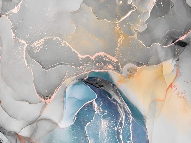 Fototapeta Abstrakcyjne Fluid Art w Szarościach (kod: 26577) Fototapeta z abstrakcyjnymi wzorami, szare i niebieskie plamy, złote linie