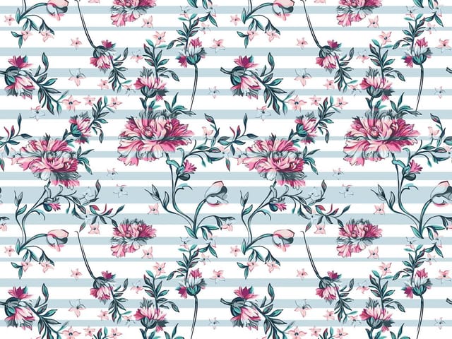 Fototapeta Kwiaty na paskowanym tle (kod: 26632) Fototapeta z różowymi kwiatami i zielonymi liśćmi na paskowanym tle