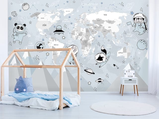 Fototapeta z mapą świata, zwierzętami w skafandrach i górami