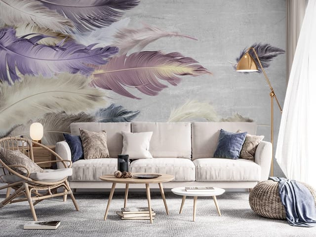 Fototapeta z dużymi kolorowymi piórami na szarym tle w odcieniach fioletu
