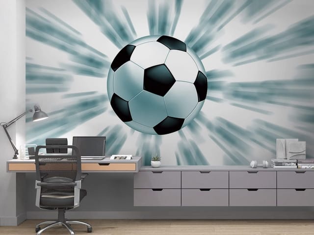 Fototapeta z piłką nożną w ruchu, z rozmytym tłem i kontrastem czerni i bieli