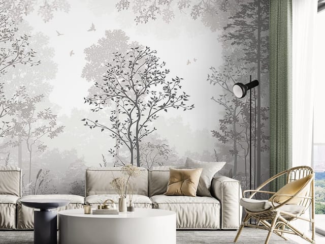 Fototapeta z wysokimi drzewami i gęstym lasem oraz jasnym niebem