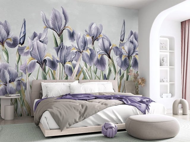 Fototapeta z fioletowymi irysami i zielonymi łodygami na jasnym tle