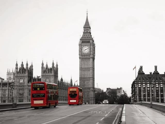 Fototapeta z czerwonymi autobusami na moście w Londynie