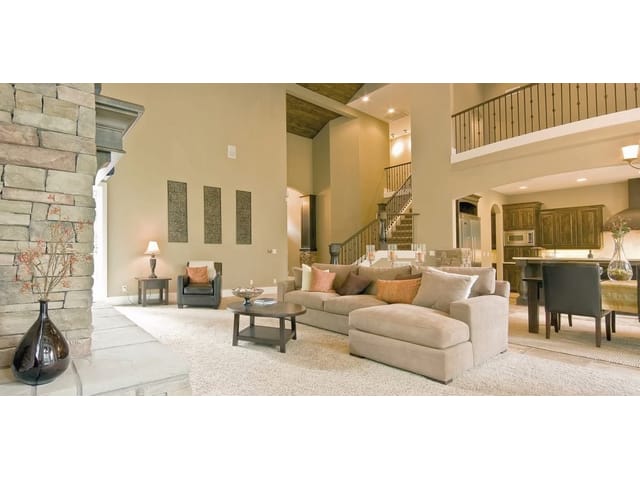 Fototapeta Przestronny salon z sofą (kod: 3195) Fototapeta Przestronny salon z sofą