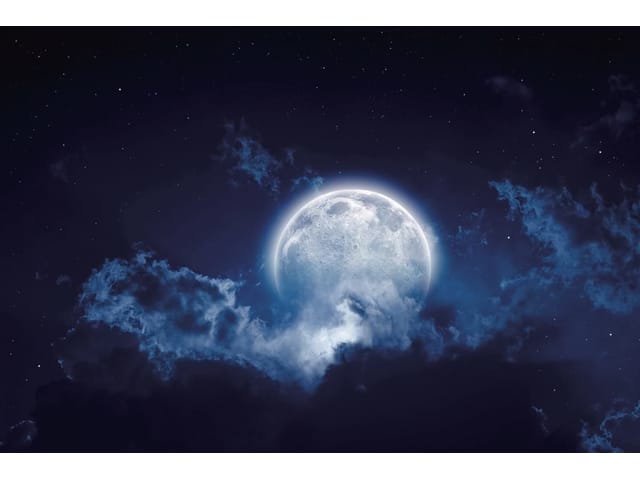 Fototapeta Księżyc w pełni na nocnym niebie (mpn: 3349) Fototapeta Planety księżyc w pełni otoczony chmurami