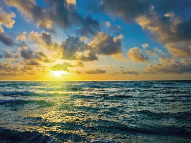 Fototapeta Zachód słońca nad oceanem (mpn: 3364) Fototapeta z zachodem słońca nad oceanem, fale i chmury