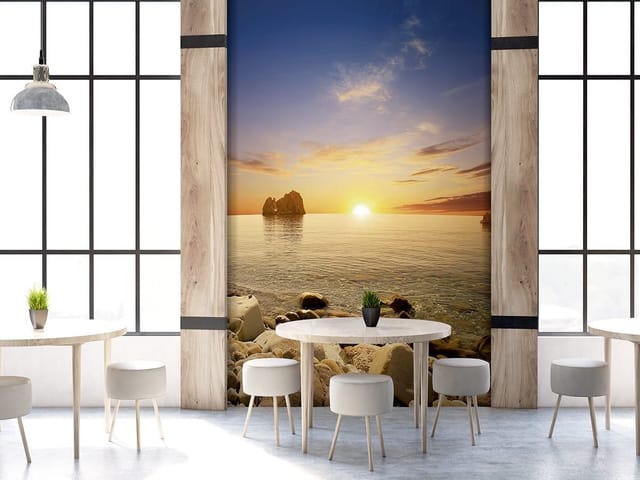 Fototapeta Zachód słońca nad spokojnym morzem (kod: 3374) Fototapeta z zachodem słońca nad morzem, skały, spokojna woda i chmury