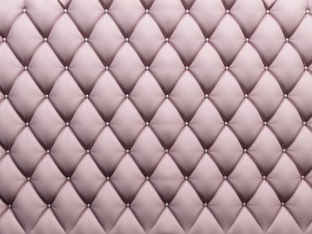 Fototapeta z pikowaną tapicerką w romby, stonowane kolory i delikatne cienie