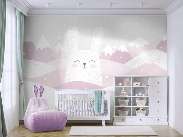 Fototapeta z uśmiechniętym królikiem na tle gór i gwiazd