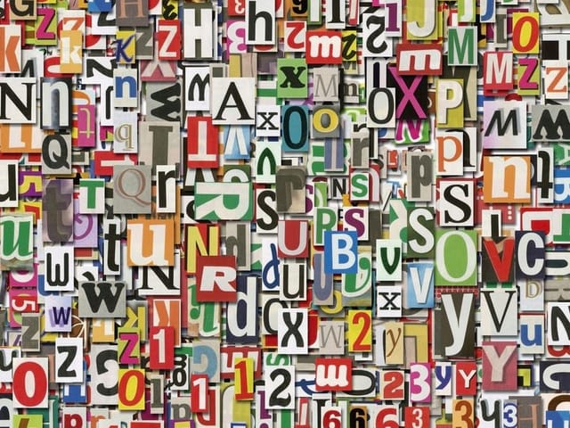 Fototapeta z kolażem kolorowych liter i cyfr w różnych czcionkach