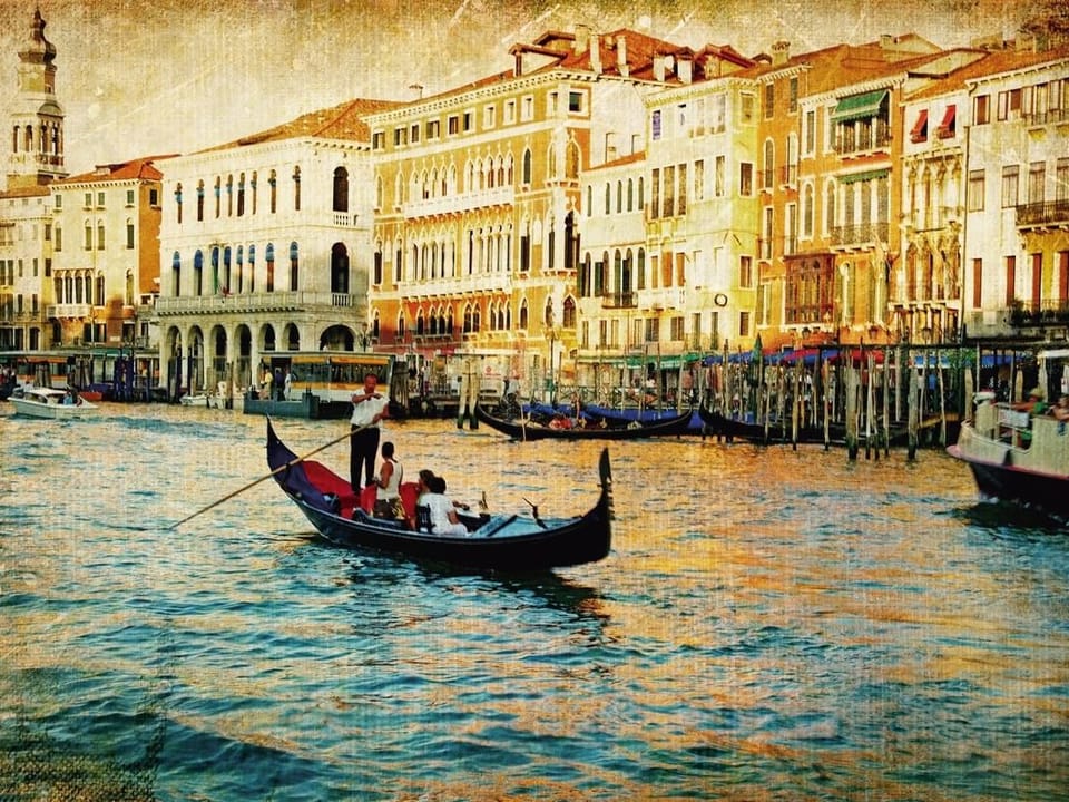 Fototapeta Gondola w Wenecji na kanale na wymiar
