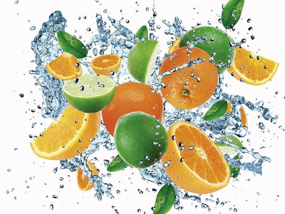 Fototapeta Cytrusy w rozpryskach wody