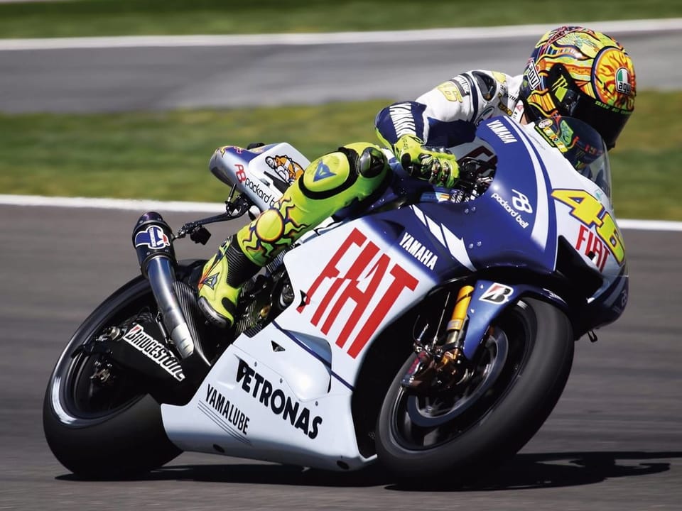 Fototapeta Motocykl na torze wyścigowym na wymiar