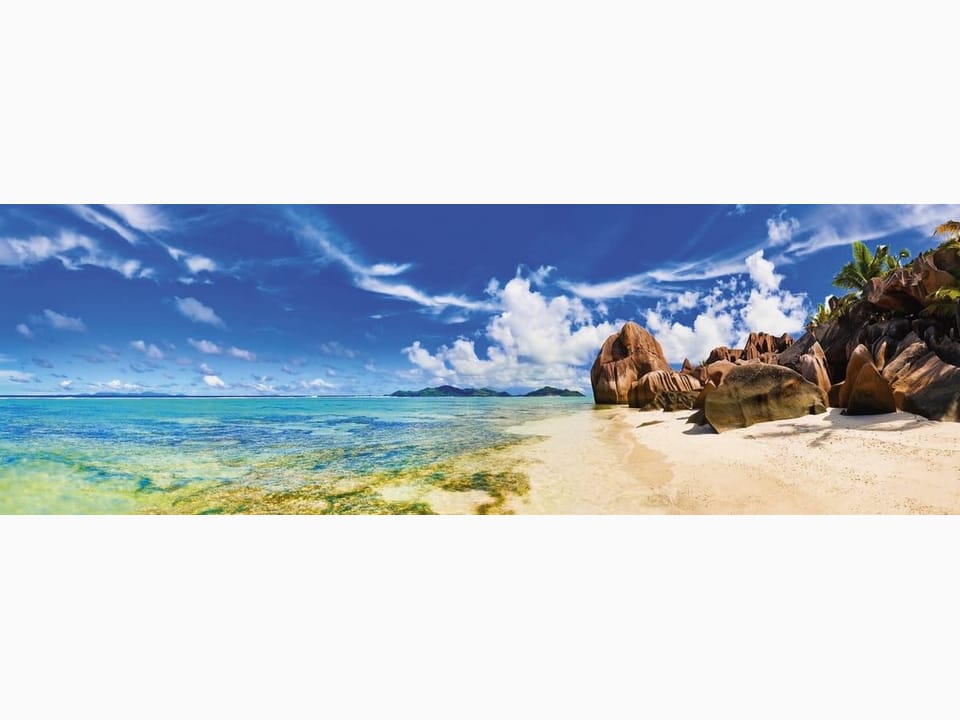Fototapeta Plaża z Brązowymi Skałami na wymiar