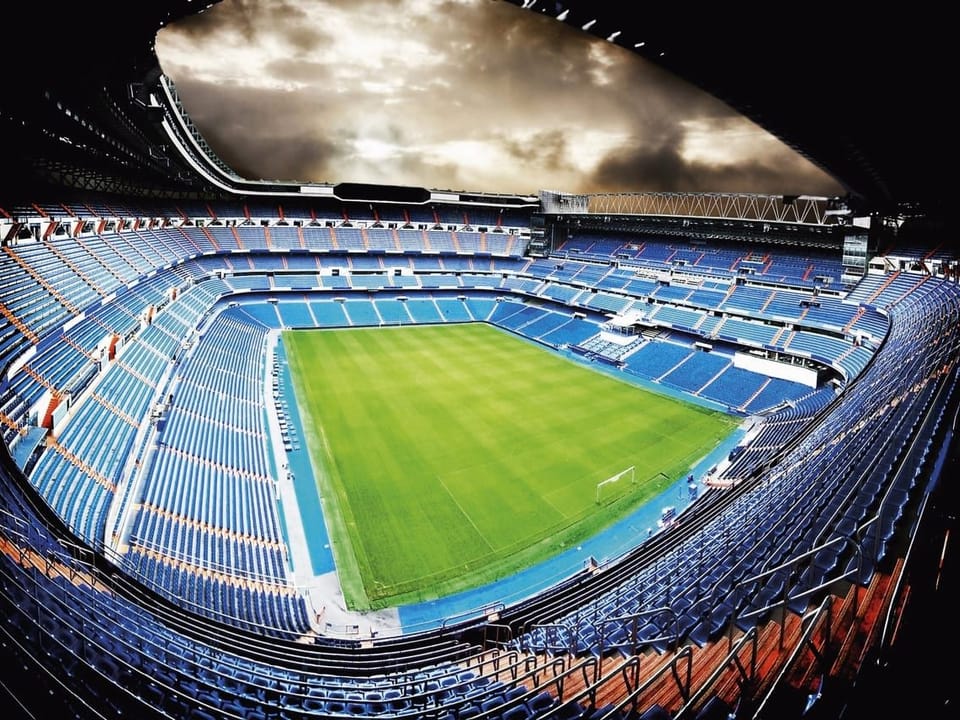 Fototapeta Stadion piłkarski z trybunami na wymiar