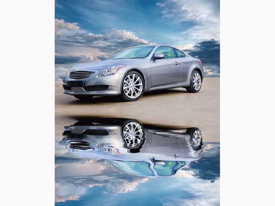 Fototapeta Srebrny sportowy samochód na drodze