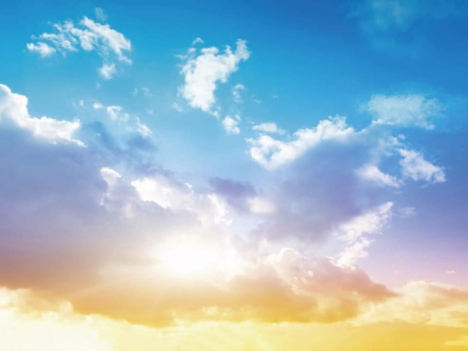 Fototapeta Chmury na tle jasnego nieba