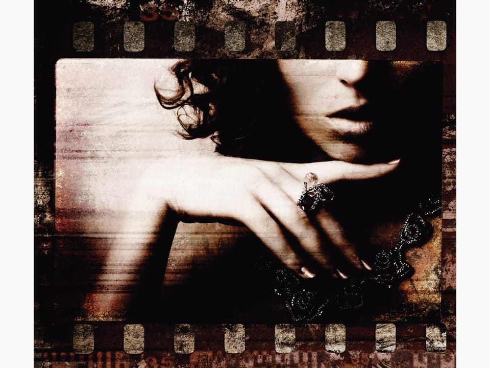 Fototapeta Tajemnicza twarz z pierścionkiem