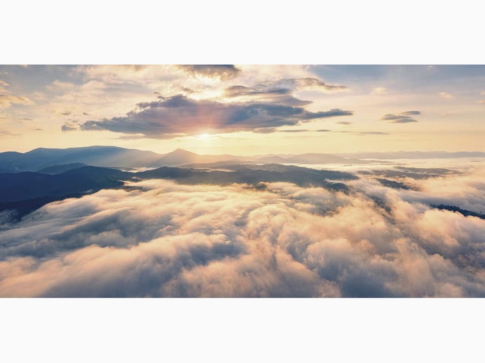 Fototapeta Chmury nad Górskim Krajobrazem