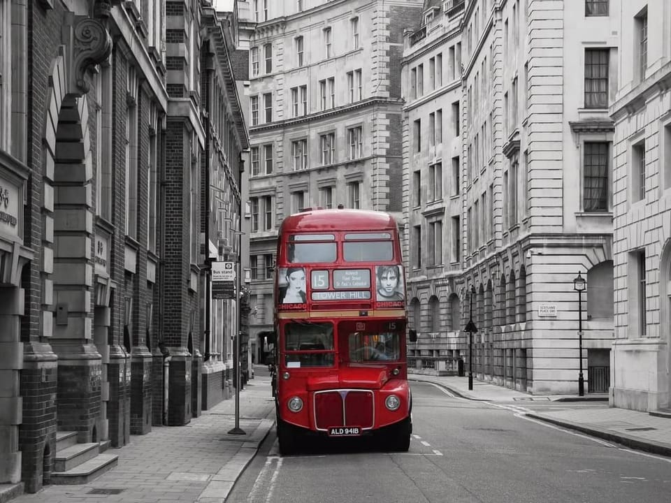 Fototapeta Czerwony autobus w sercu Londynu na wymiar