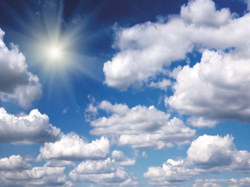 Fototapeta Słońce i Chmury na Niebie